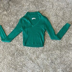 Really comfy top kinda cropped and amazing material